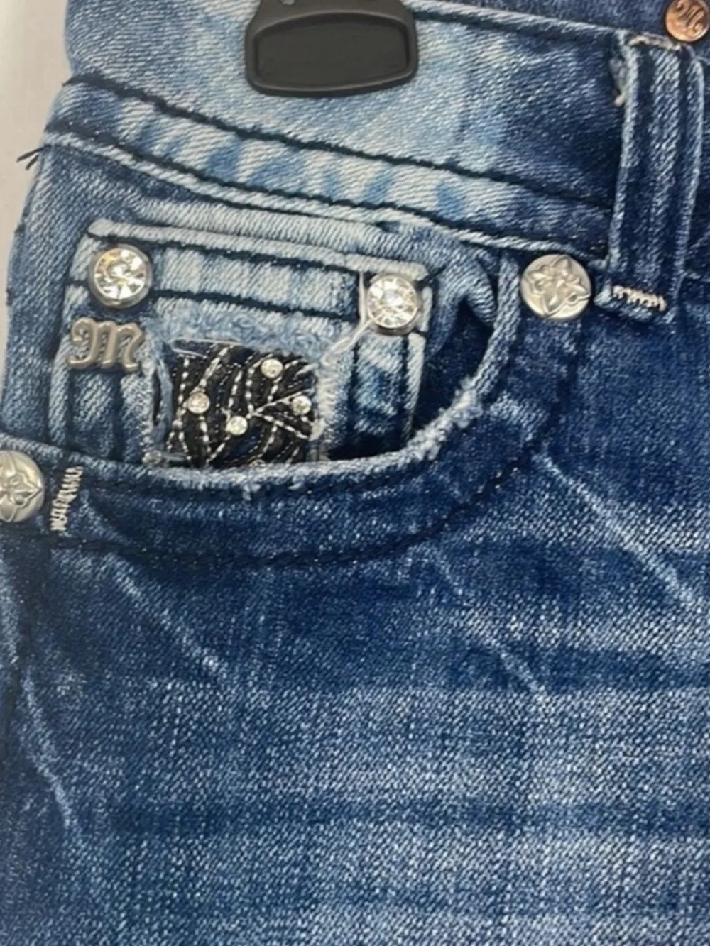 Miss Me Women’s Blue Denim Capri Jeans Low Rise Embellished Flap Pocket Size 27.